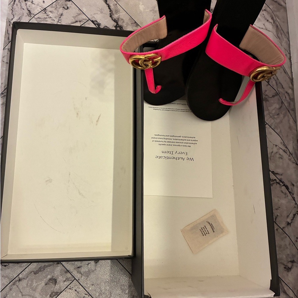 Gucci Fuchsia Pink Leather Logo Double G Thong Sandal size 35 Black Se $495 - Picture 15 of 16